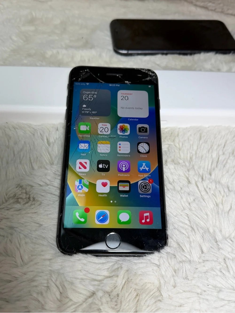 Apple Iphone 8 plus 64 gb AT&T (cracked screen)